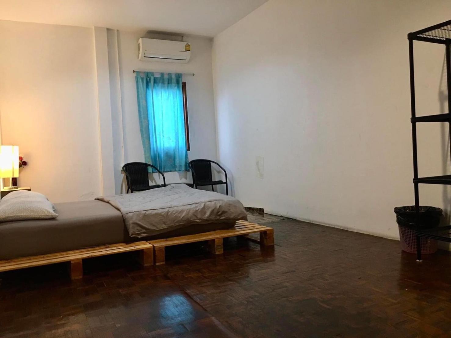 Zee Thai Hostel Бангкок Экстерьер фото