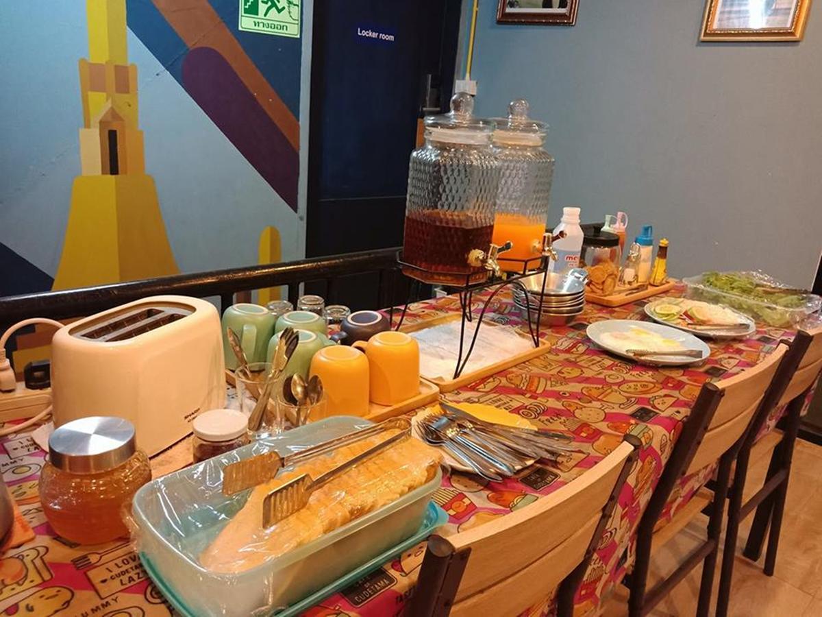 Zee Thai Hostel Бангкок Экстерьер фото