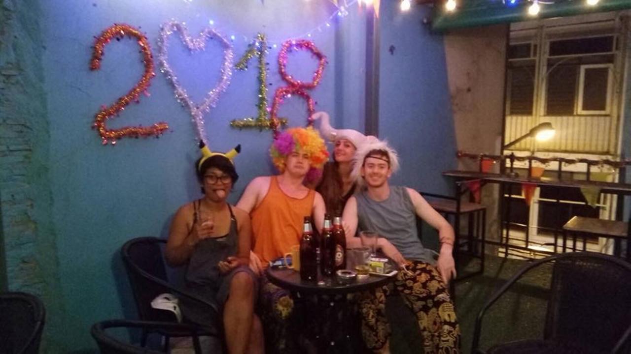 Zee Thai Hostel Бангкок Экстерьер фото