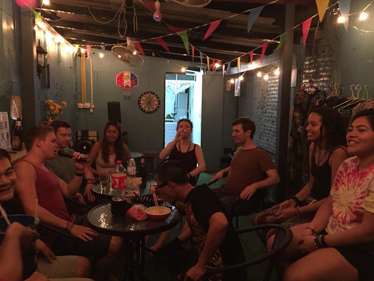 Zee Thai Hostel Бангкок Экстерьер фото