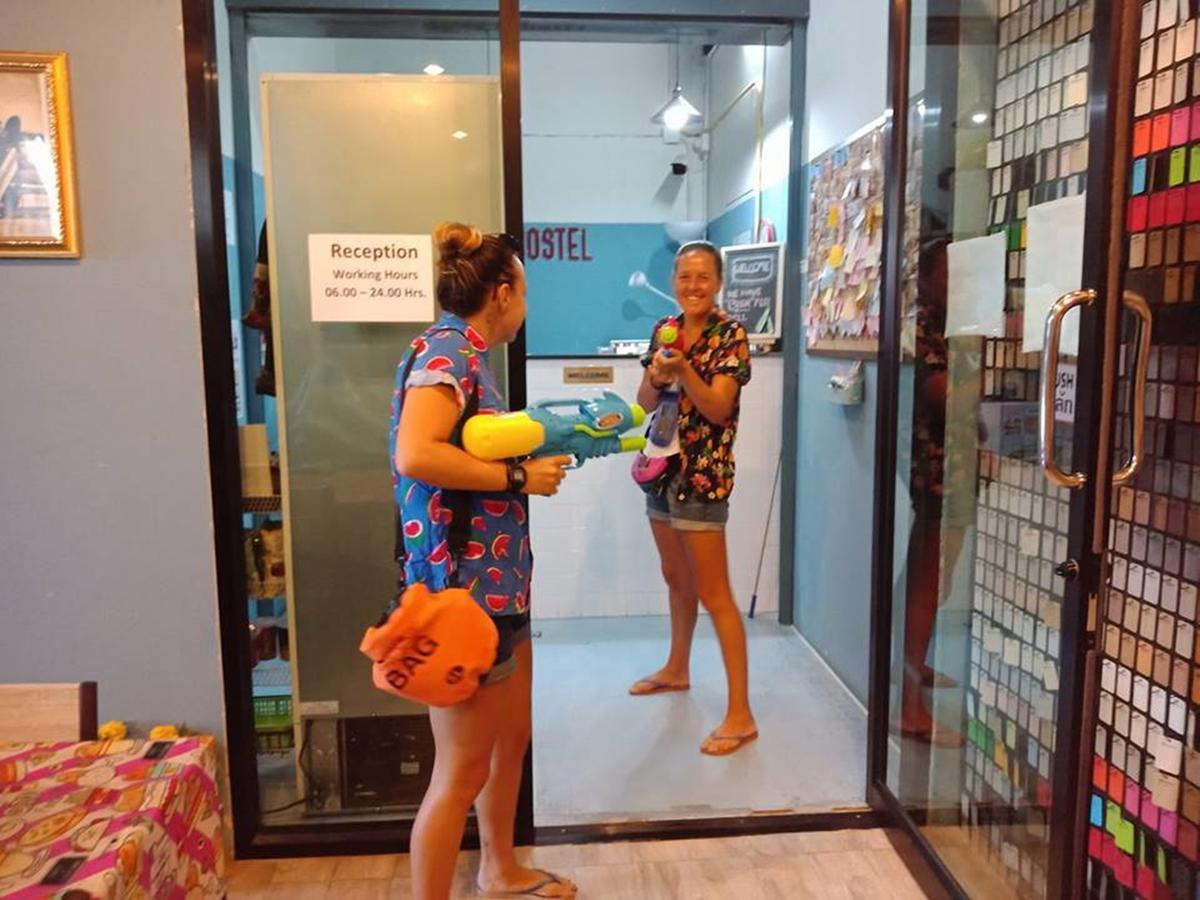 Zee Thai Hostel Бангкок Экстерьер фото